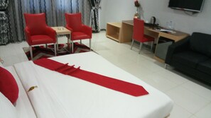 ห้องสวีท, 1 ห้องนอน | 1 ห้องนอน, มินิบาร์, ตู้นิรภัยในห้องพัก, โต๊ะทำงาน