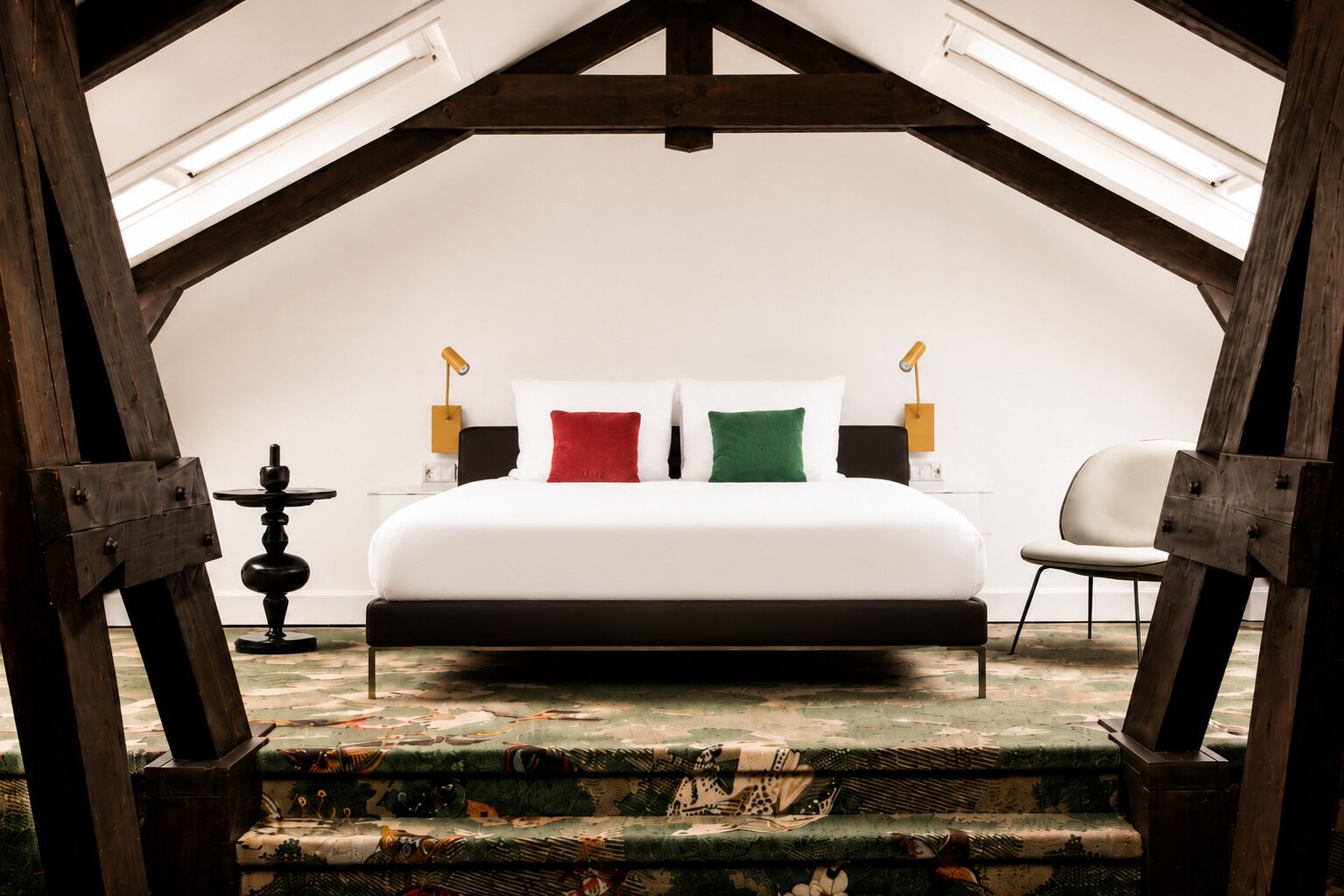 Large Loft | Frette Italian sheets, premium bedding, down comforters, free minibar