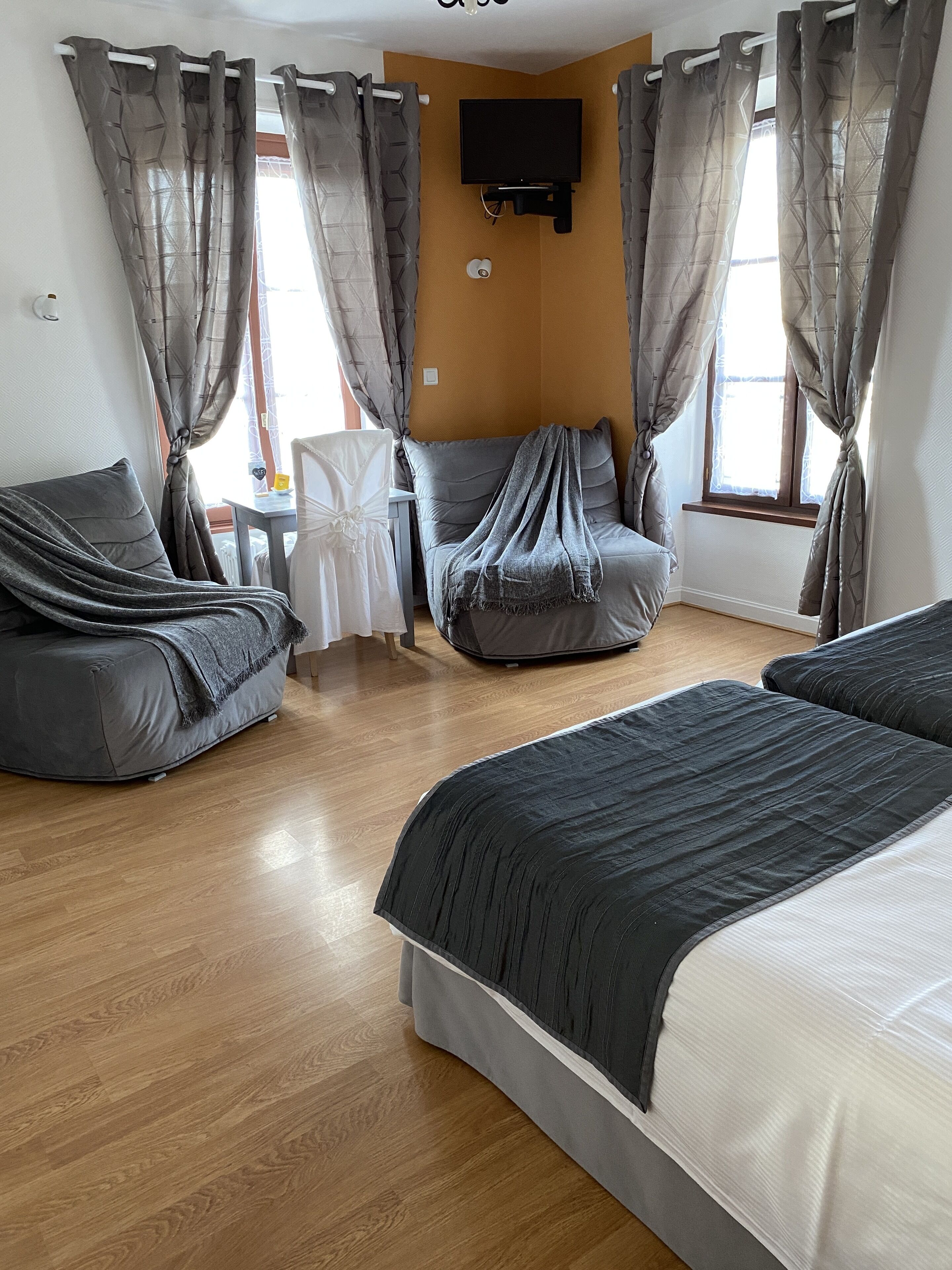 Chambre Supérieure avec lits jumeaux, 2 lits une place | Literie de qualité supérieure, matelas Select Comfort, bureau