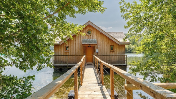 Superior huisje (Cabane sur l’eau avec Spa) | Terras