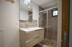 แกลเลอรีเคบิน (Maison des Oiseaux) | ห้องน้ำ | ฝักบัว, เรนชาวเวอร์, ผ้าเช็ดตัว