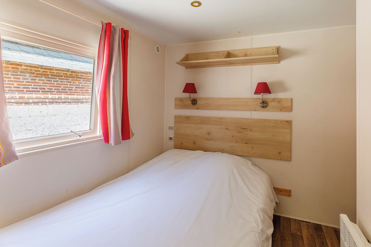 Comfort Mobile Home, 2 Bedrooms (Roulotte) | 2 bilik tidur, cadar katil