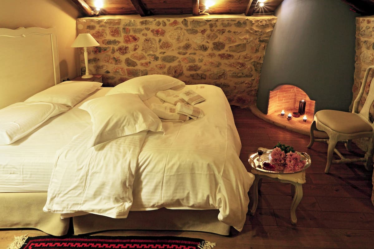 Standard Double Attic Room | Minibar, in-room safe, soundproofing, iron/ironing board