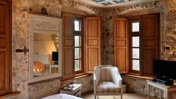 Minibar, in-room safe, soundproofing, iron/ironing board