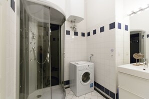Dusche, kostenlose Toilettenartikel