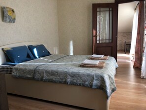 Elite-rum | 1 sovrum, sängtillbehör av högsta kvalitet och skrivbord