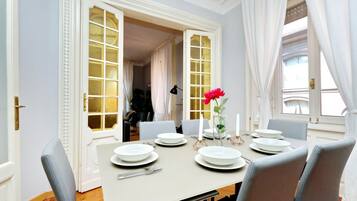 Apartment, 2 Bedrooms, 2 Bathrooms | Living area