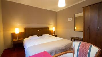 Double Room | Minibar, desk, iron/ironing board, cribs/infant beds