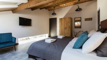 1 bedroom, minibar, desk, blackout drapes