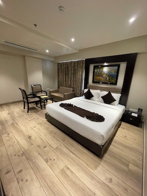 Suíte superluxo | Roupas de cama premium, frigobar, cofres nos quartos, escrivaninha