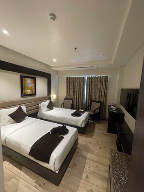 Premier Twin Room, 1 Bedroom | Premium bedding, minibar, in-room safe, desk - Hotel Virgo Sumeru (Bhavnagar)
