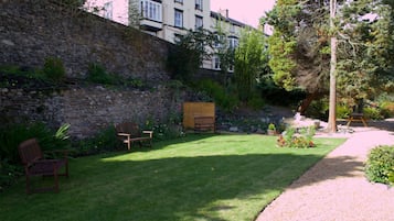 Superior-Doppelzimmer, 1 Doppelbett, mit Bad, Flussblick | Blick auf den Garten