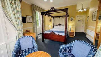 Superior Double Room | Desk, iron/ironing board, bed sheets