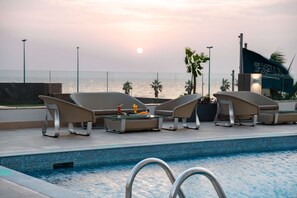 Outdoor pool, open 9:00 AM to 9:00 PM, sun loungers - Radisson Blu Hotel, Jeddah Corniche (Jeddah)