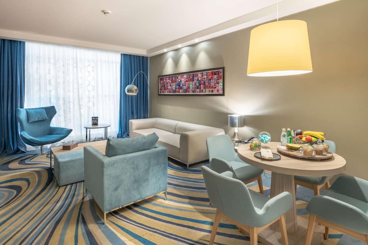 Suite, 1 Bedroom (Lounge Access) | 1 bedroom, minibar, in-room safe, desk