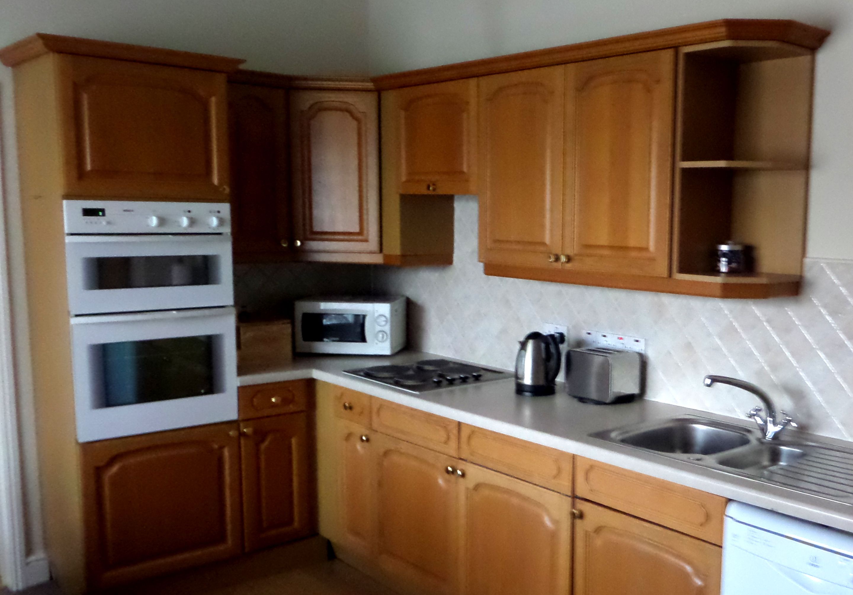 coffee/tea maker, electric kettle, toaster, dining tables