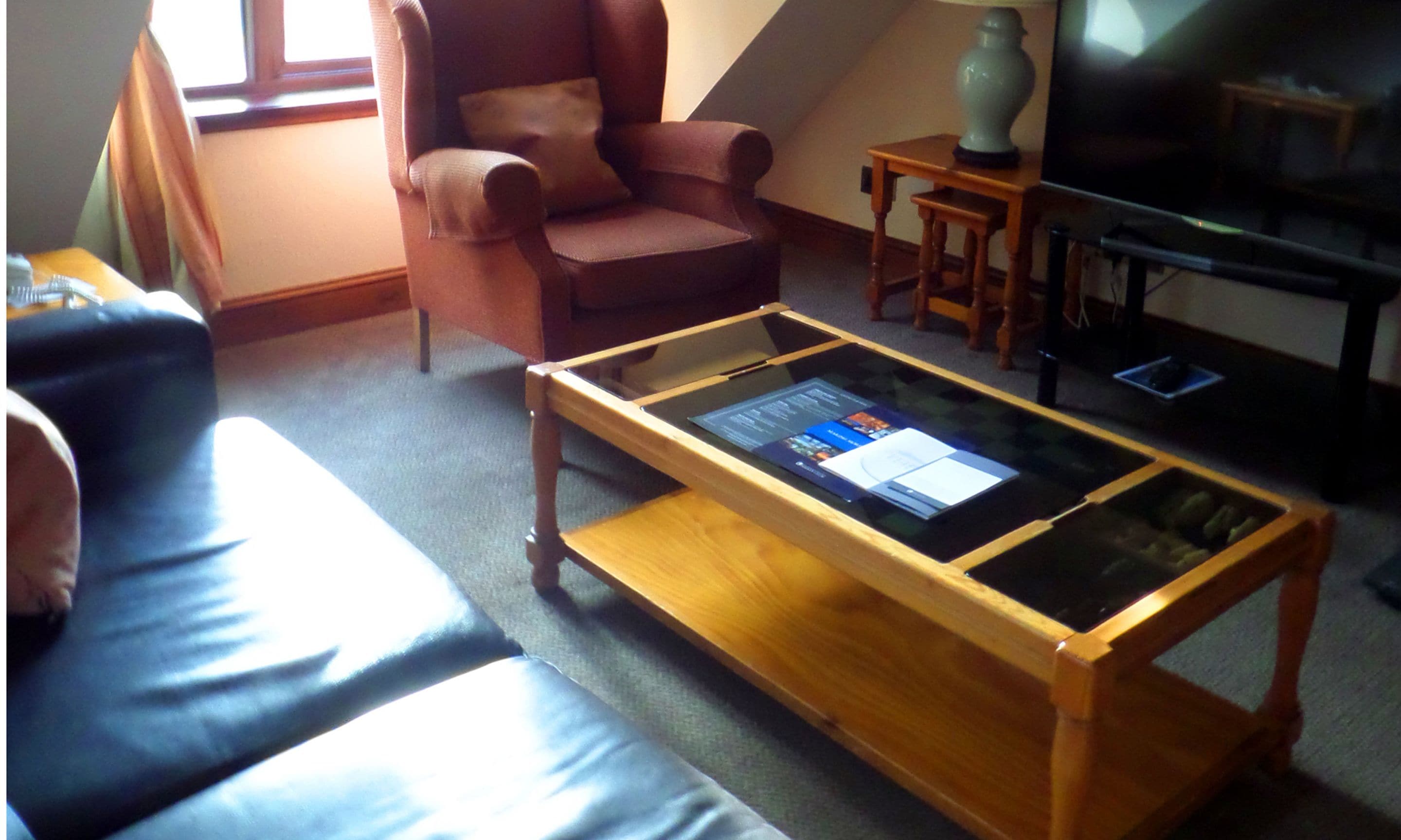 comfort apartment, 1 bedroom | living area | tv