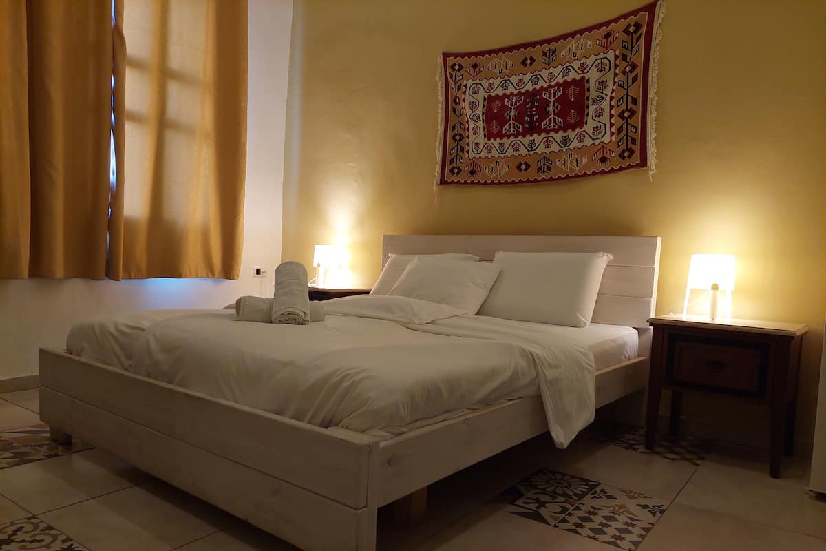 Iron/ironing board, rollaway beds, free WiFi, bed sheets
