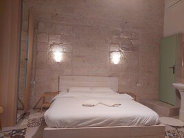 华丽双人房 | 熨斗/熨衣板、折叠床/加床（额外收费）、免费 WiFi、床单