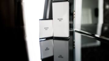 In-room safe, desk, iron/ironing board, bed sheets