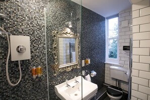 Shower, free toiletries, hair dryer, bathrobes - Number 10 The Abbey (Wymondham)