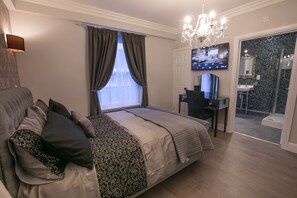 Apartment (Blicking Hall) | Zimmersafe, Schreibtisch, Bügeleisen/Bügelbrett, Bettwäsche