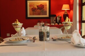 Daily buffet breakfast (ZAR 100.00 per person)