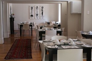 Restaurant - The Vic Hotel (Port Elizabeth)