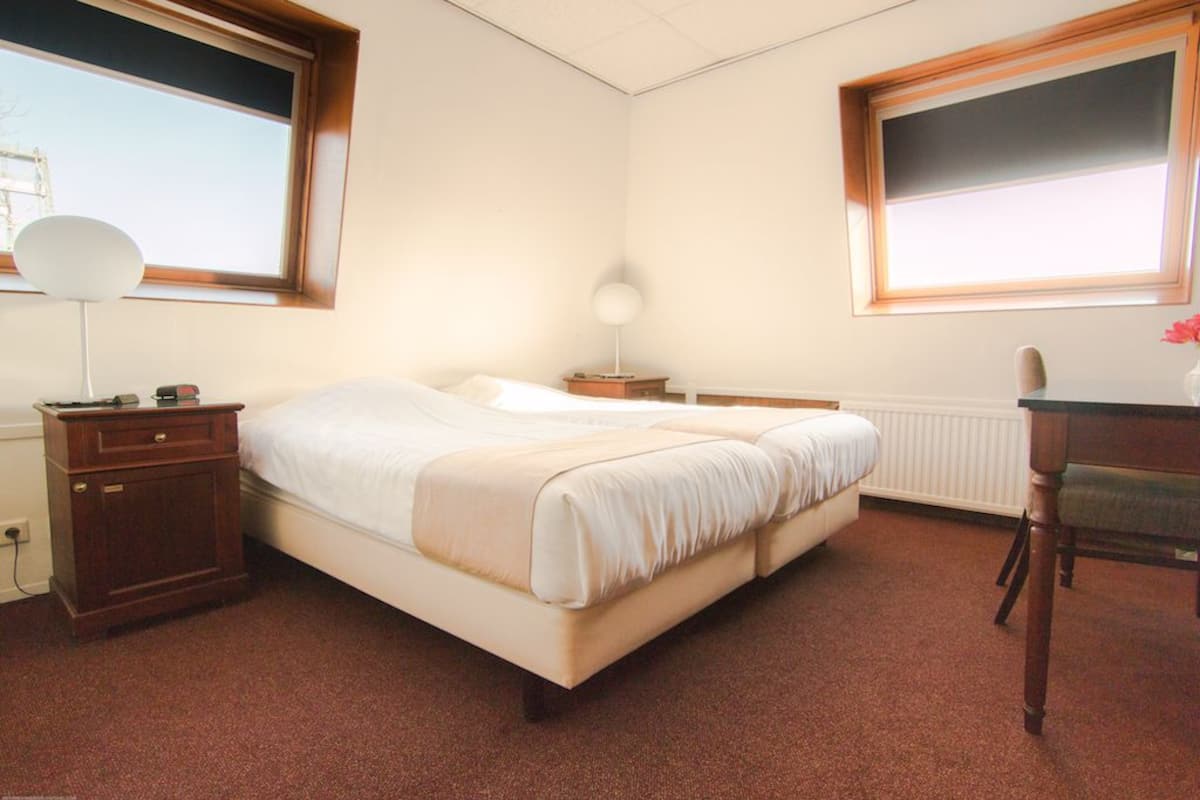 Economy Double Room | Desk, rollaway beds (surcharge), WiFi (free)