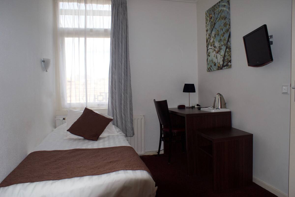 Economy Single Room | Desk, rollaway beds (surcharge), WiFi (free)