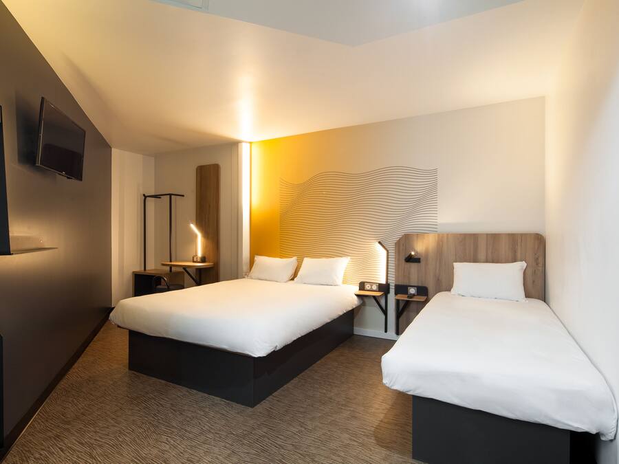 Dreibettzimmer, Nichtraucher | Allergikerbettwaren, Schreibtisch, schallisolierte Zimmer