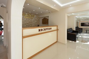 Lobby - Gizem Pansiyon (Çanakkale)