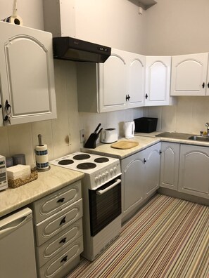 Apartment, 1 Bedroom | Private kitchen | Fridge, microwave, oven, stovetop - Rugby Road Apartment 2 (Belfast)