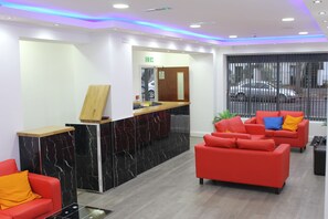 Lobby sitting area - The Charles Hotel (Chatham)