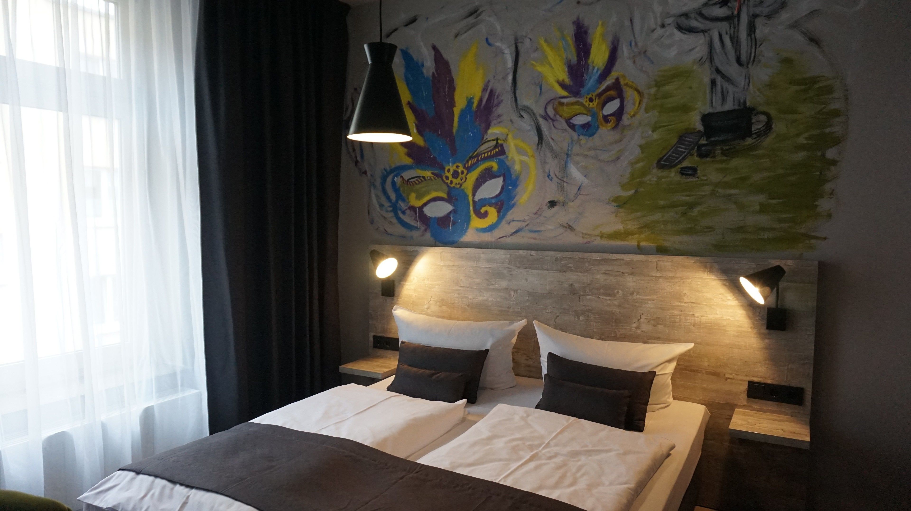 individually furnished, desk, free wifi, bed sheets