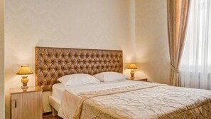 In-room safe, desk, soundproofing, iron/ironing board - Nairi Hotel (Volgograd)