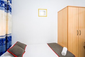 1 bedroom, desk, free WiFi
