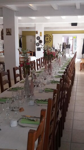 Lunch and dinner served, Regional cuisine