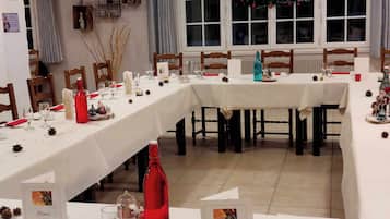 Ze serveren er lunch en diner
