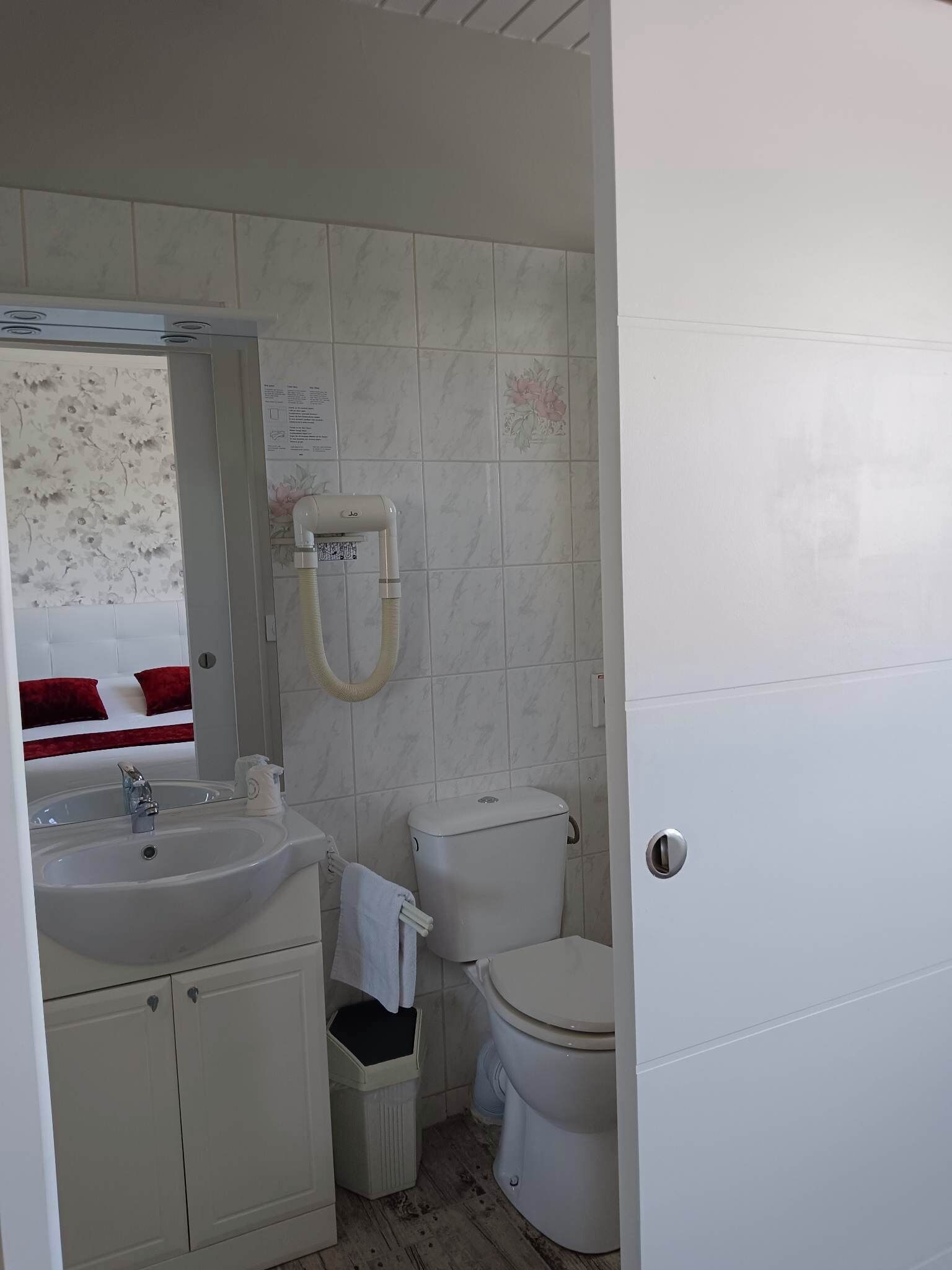 classic double room | bathroom | free toiletries, hair dryer, towels