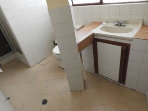 Huoneisto, 2 makuuhuonetta, oma kylpyhuone | Kylpyhuone | Suihku, ilmaiset hygieniatuotteet, pyyhkeet