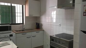 Apartment, 1 Schlafzimmer (A) | Eigene Küche | Großer Kühlschrank, Mikrowelle, Ofen, Herdplatte