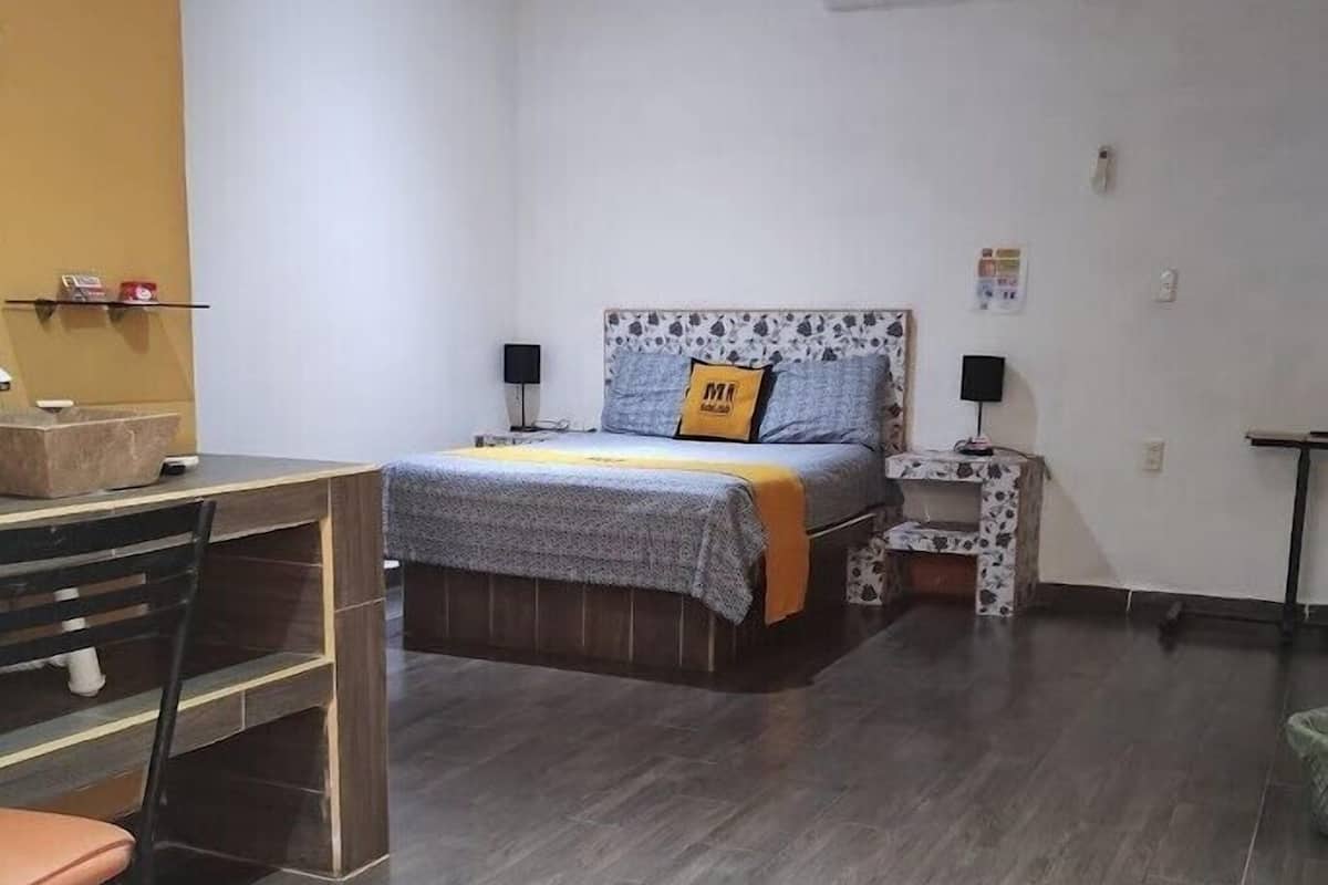 Rum - 2 queensize-sÀngar | Skrivbord, gratis wi-fi och sÀngklÀder