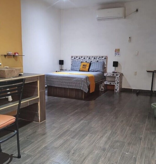 Rom, 2 queensize-senger | Skrivebord, barnesenger, wi-fi (inkludert) og sengetøy