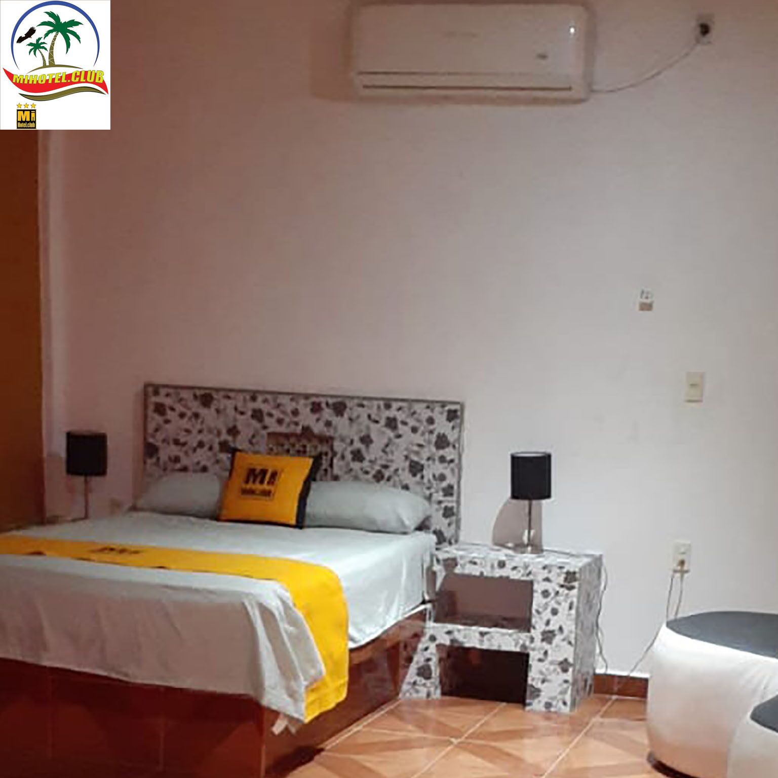 Habitación, 2 camas Queen size | Escritorio, cunas, wifi gratis y ropa de cama 