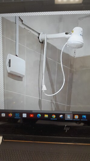 Combined shower/bathtub, free toiletries, towels, soap - mihotel.club (Lazaro Cardenas)