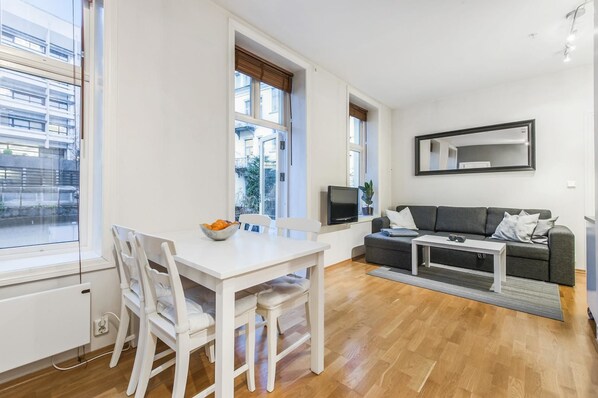 Basic Apartment, 2 Bedrooms, Balcony | 1 bedroom, soundproofing, iron/ironing board, free WiFi - Modern Apartment In The City Center (Bergen)