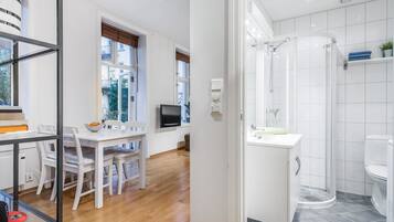 Basic Apartment, 2 Bedrooms, Balcony