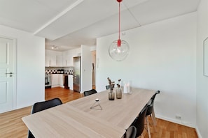 Panoramic Apartment, 2 Bedrooms, Balcony, City View | In-room dining
