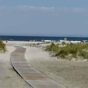 Beach nearby - Beach Colony Motel (Wildwood Crest)